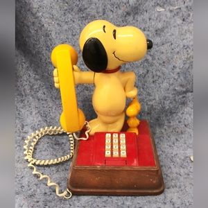 Vintage Snoopy Phone